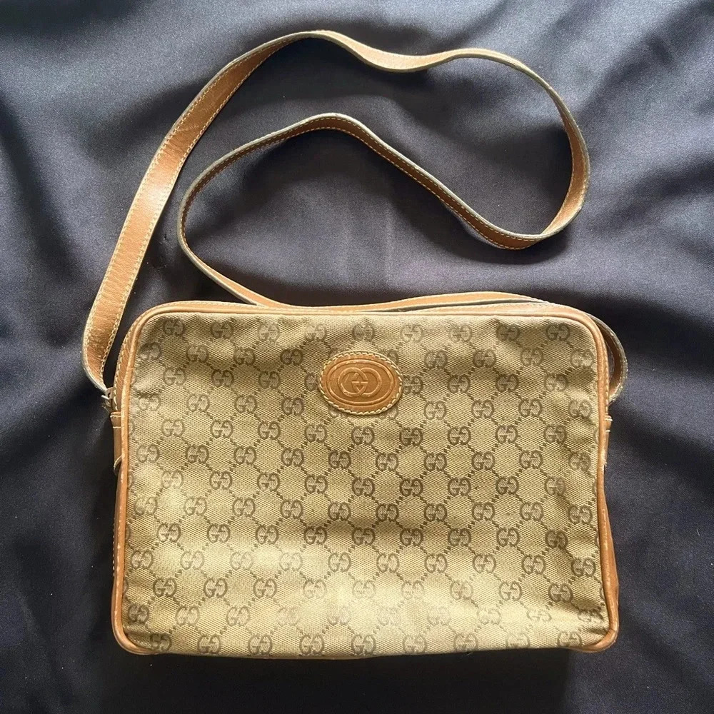 Gucci vintage crossbody in great used condition